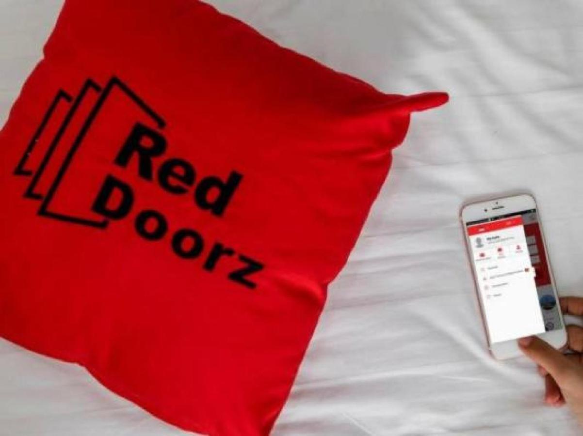 Reddoorz @ Genteng 泗水 外观 照片