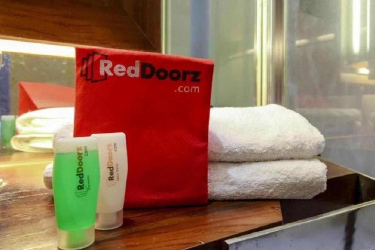 Reddoorz @ Genteng 泗水 外观 照片